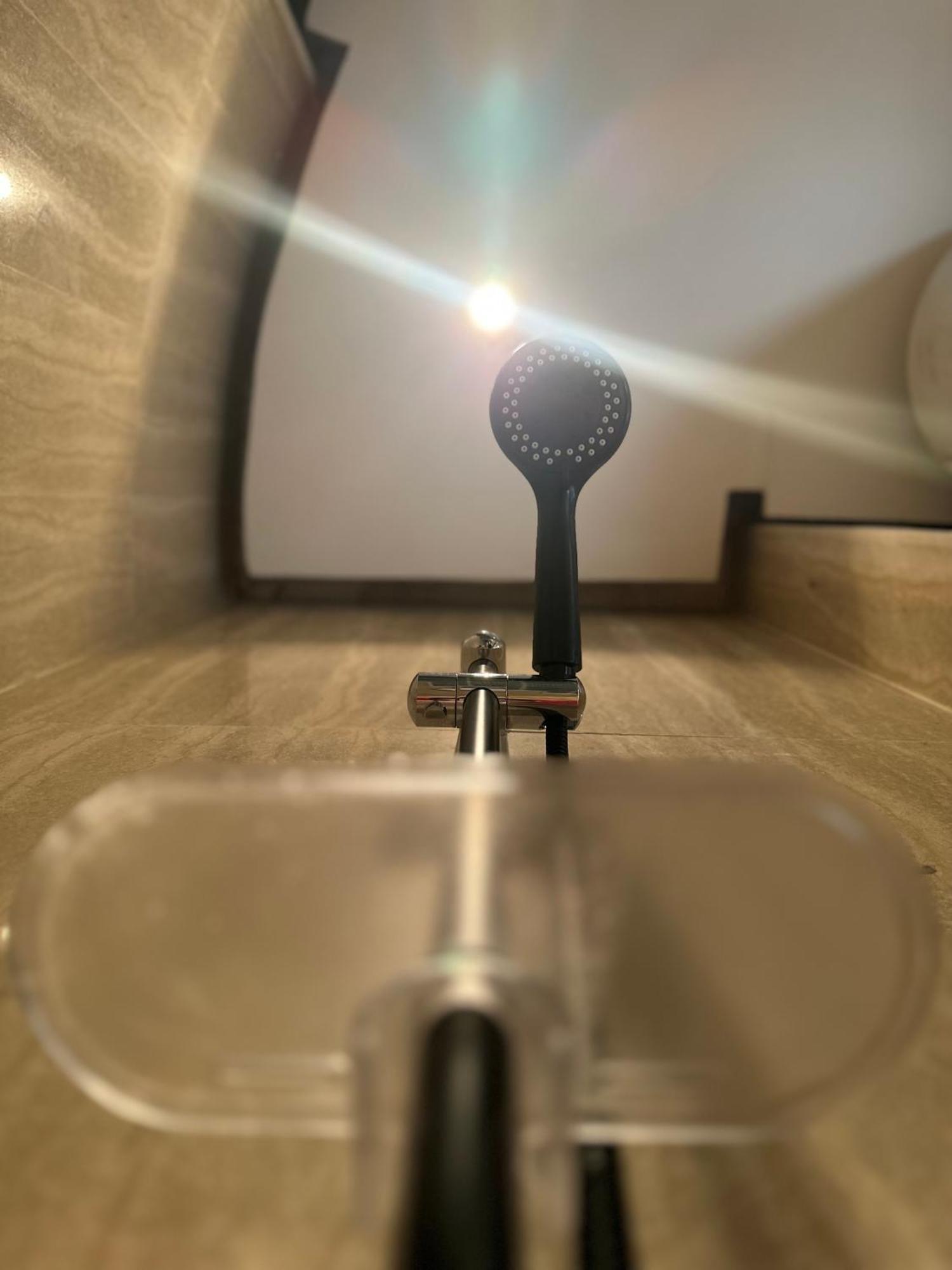 Modern 1-Bedroom Apartment In Zamalek Visits Allowed 카이로 외부 사진