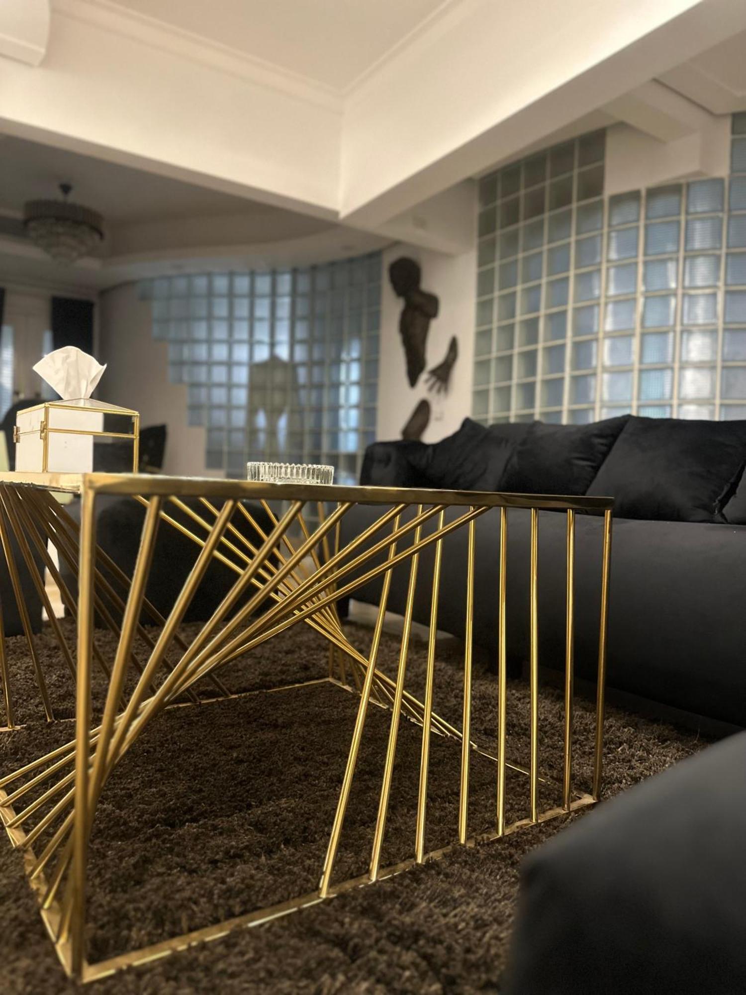 Modern 1-Bedroom Apartment In Zamalek Visits Allowed 카이로 외부 사진
